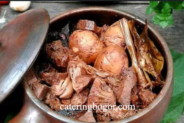 Menyelami Keunikan dan Resep Makanan Tradisional: Gudeg, Ikon Kuliner Jogja